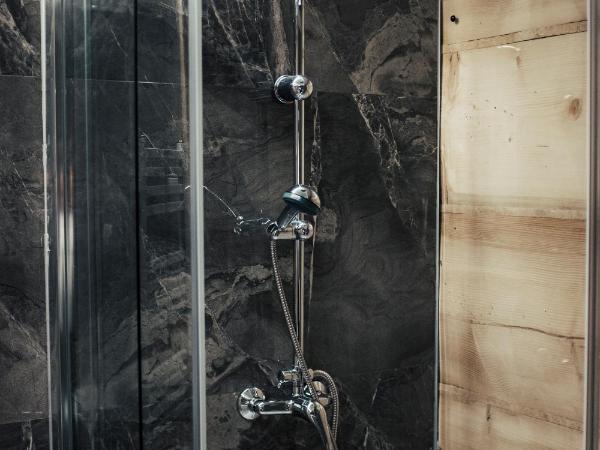 Chałpa z bali : photo 8 de la chambre chambre double avec salle de bains privative