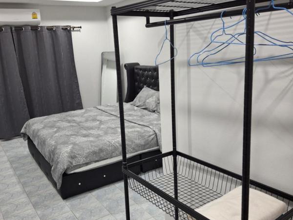 Traveller's Rest Sports Bar : photo 7 de la chambre grande chambre double avec balcon