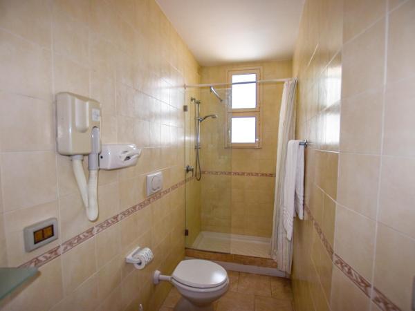 Hotel Condor : photo 1 de la chambre chambre double/lits jumeaux avec vue partielle sur mer