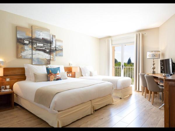 Hotel La Garbine : photo 4 de la chambre chambre triple