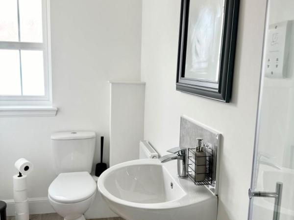 Edinburgh full house : photo 2 de la chambre chambre lits jumeaux avec salle de bains privative