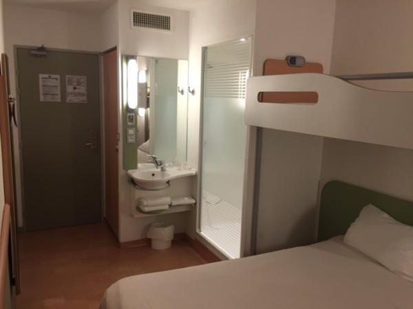 Hotel Ibis Budget Deauville : photo 3 de la chambre chambre triple