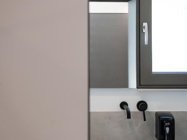 Cocoon City Hostel : photo 2 de la chambre chambre lits jumeaux avec salle de bains privative