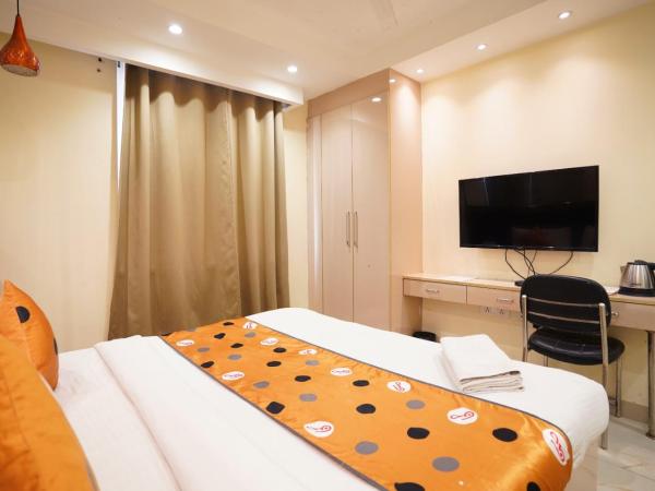 Hotel Leo Saffron - Corporate Stay Pitampura : photo 2 de la chambre chambre double deluxe avec balcon