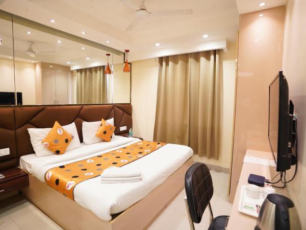 Hotel Leo Saffron - Corporate Stay Pitampura : photo 4 de la chambre chambre double deluxe avec balcon