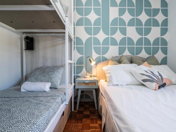 Walk in Hostel Faro Airport : photo 3 de la chambre chambre familiale - vue sur jardin