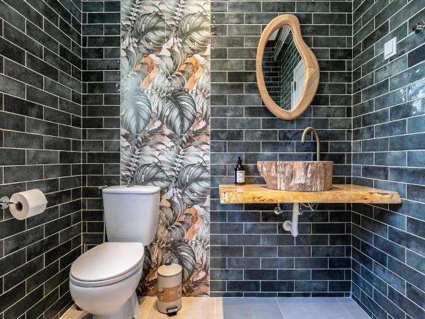 Walk in Hostel Faro Airport : photo 9 de la chambre chambre familiale avec salle de bains privative