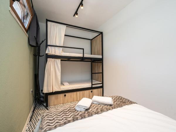 Walk in Hostel Faro Airport : photo 4 de la chambre chambre familiale deluxe