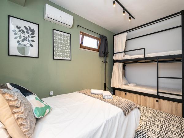 Walk in Hostel Faro Airport : photo 1 de la chambre chambre familiale deluxe