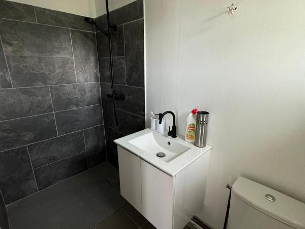 douces nuits : photo 1 de la chambre chambre double avec salle de bains privative