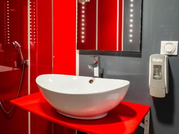 Hôtel La Rocade : photo 9 de la chambre chambre triple