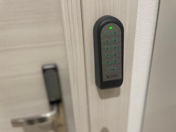 DROOMS 4,0 domotic smart self 24h,7 vicino treni Porta Susa e Centro Storico : photo 8 de la chambre chambre double avec salle de bains privative extérieure