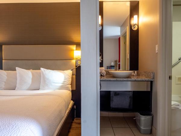 Ramada by Wyndham Ottawa On The Rideau : photo 8 de la chambre hébergement avec 2 lits doubles - côté rivière - non-fumeurs