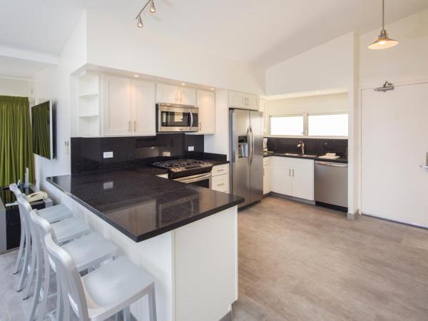 Castle Waikīkī Shore : photo 1 de la chambre hébergement premier 2 chambres avec 2 salles de bains - vue sur océan