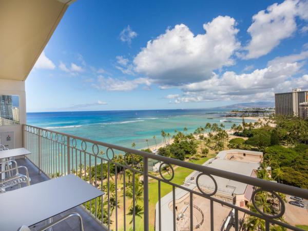 Castle Waikīkī Shore : photo 5 de la chambre hébergement premier 2 chambres avec 2 salles de bains - vue sur océan