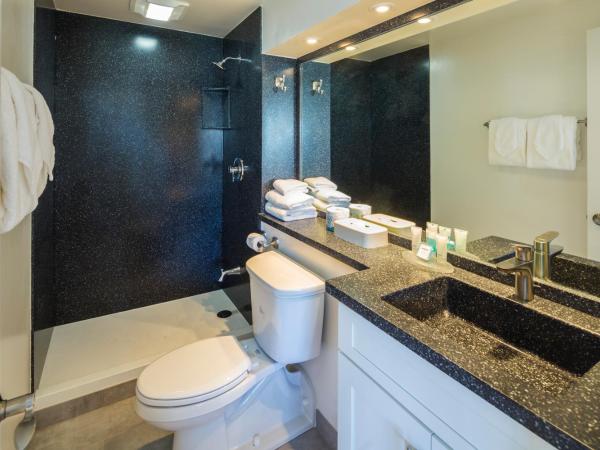 Castle Waikīkī Shore : photo 4 de la chambre hébergement premier 2 chambres avec 2 salles de bains - vue sur océan