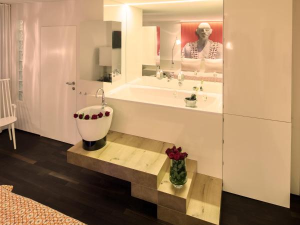 Nala Individuellhotel : photo 3 de la chambre hébergement avec salon et salle de bains