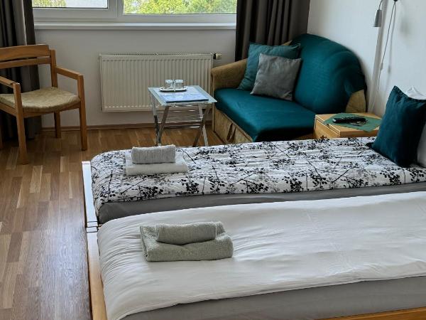 Penzion Kozí Horka u Brněnské přehrady : photo 2 de la chambre chambre double ou lits jumeaux - vue sur lac