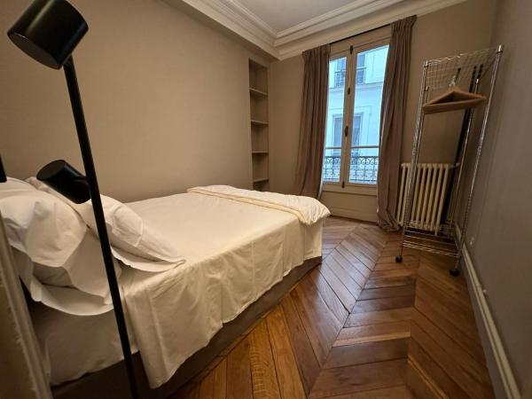 Maison Privée Saint-Germain-des-Prés : photo 6 de la chambre appartement 3 chambres avec balcon