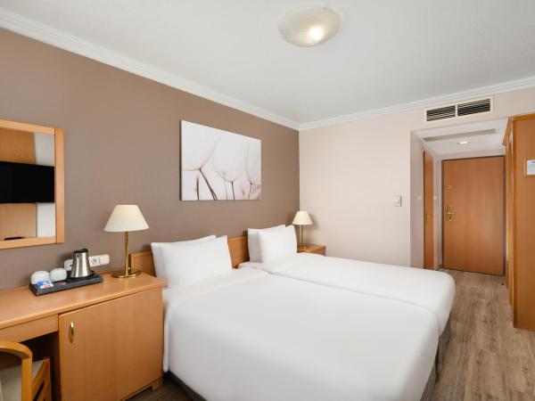 Danubius Hotel Arena : photo 4 de la chambre chambre lits jumeaux supérieure