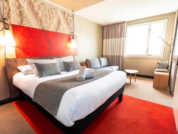 Hôtel Ibis Cognac Centre : photo 10 de la chambre chambre exécutive avec lit queen-size et canapé-lit double