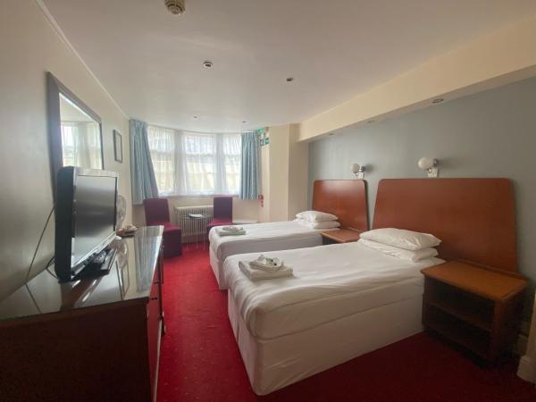 The Beach Hotel : photo 2 de la chambre chambre double ou lits jumeaux - sous-sol