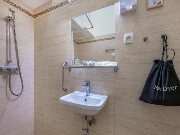 Andrassy Thai Hotel : photo 10 de la chambre chambre double ou lits jumeaux supérieure avec vue sur ville