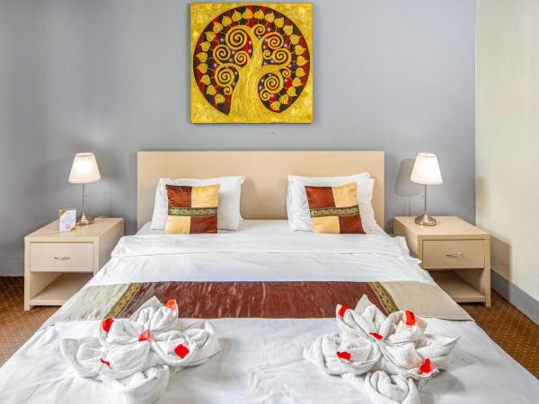 Andrassy Thai Hotel : photo 9 de la chambre chambre double ou lits jumeaux supérieure avec vue sur ville