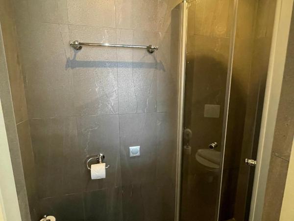 Hôtel Villa-Lamartine : photo 8 de la chambre chambre double avec balcon