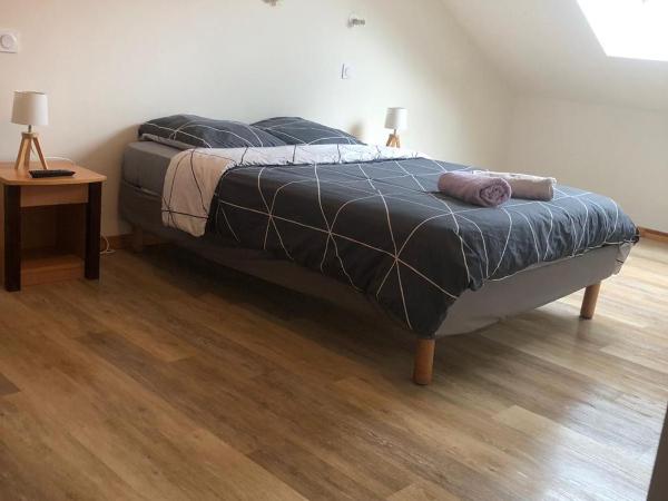 Manoir en Pierre Chartres : photo 1 de la chambre chambre familiale