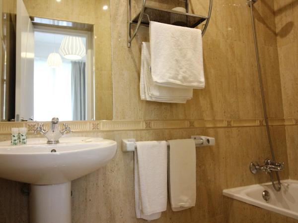 Las Atarazanas - Design Hostal : photo 4 de la chambre chambre standard lit queen-size