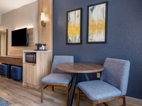 Best Western Plus Orlando East - UCF Area : photo 2 de la chambre chambre lit king-size avec canapé-lit