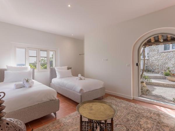 VILLA GALET-Saint Paul de Vence- Côte d'Azur-FRANCE : photo 2 de la chambre chambre lits jumeaux