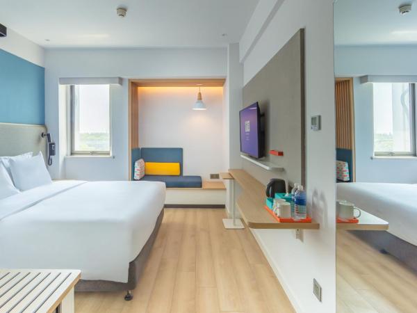 Holiday Inn Express Shanghai Pudong Airport, an IHG Hotel : photo 8 de la chambre chambre lit king-size standard