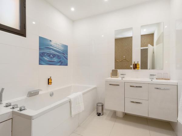 La Villa Monarque, une maison d'hôtes d'exception où règnent luxe, calme et intimité, adults only pour no-conformistes : photo 3 de la chambre chambre double deluxe