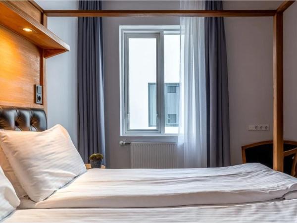 Hotel Von : photo 2 de la chambre glass house view double room