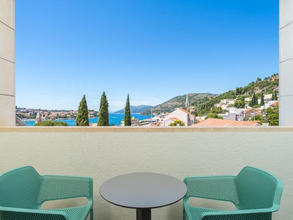 Berkeley Hotel : photo 5 de la chambre chambre double supérieure avec balcon - vue sur mer