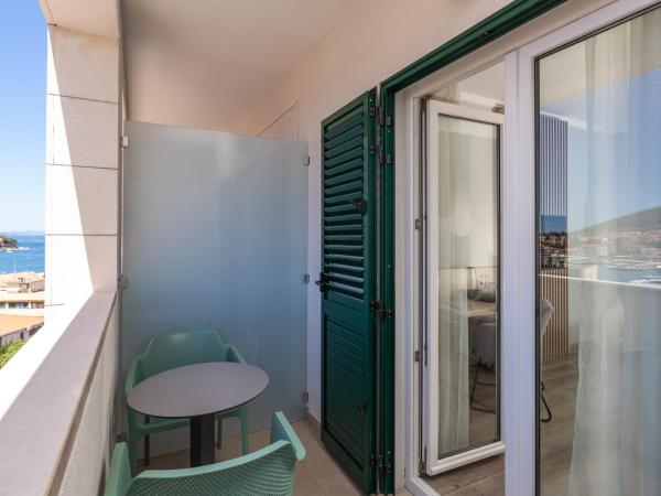 Berkeley Hotel : photo 8 de la chambre chambre double avec balcon - vue sur mer