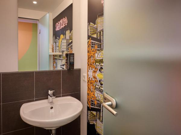 Generator Berlin Alexanderplatz : photo 4 de la chambre chambre familiale