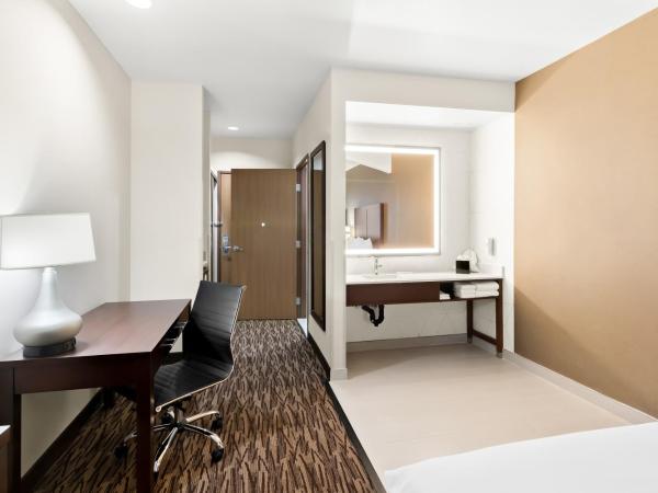 Comfort Suites Portland Airport : photo 5 de la chambre suite avec 2 lits queen-size