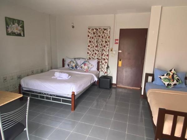 Jenny Hostel HuaHin : photo 3 de la chambre chambre lits jumeaux standard