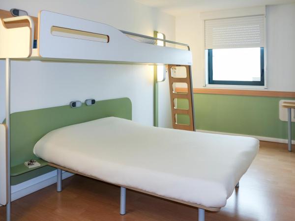 ibis budget Castelnaudary - A61 : photo 1 de la chambre chambre triple