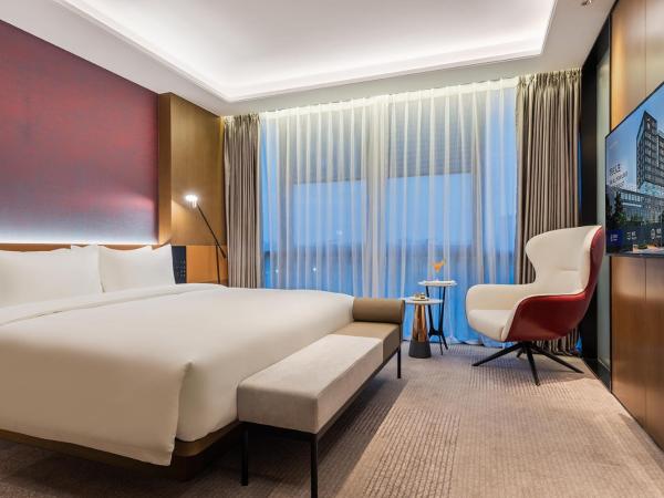 Novotel Dongguan Songshan : photo 5 de la chambre suite deluxe avec lit king-size
