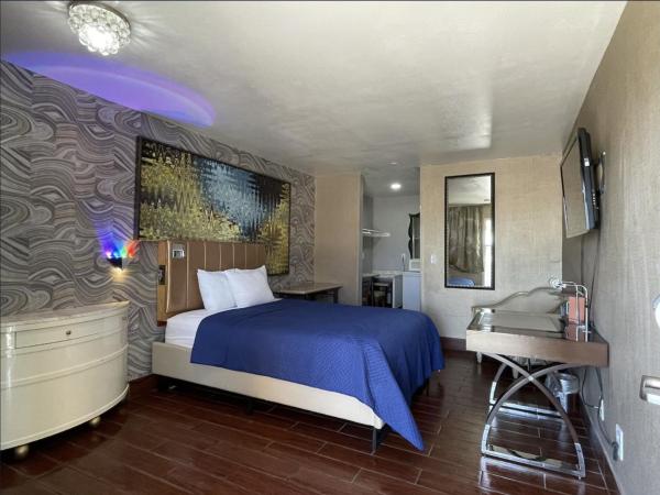 Crown Motel Downtown Fremont St : photo 1 de la chambre chambre standard lit queen-size