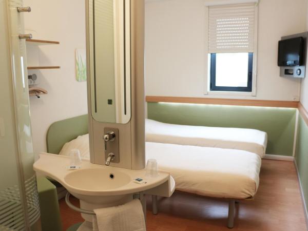 ibis budget Castelnaudary - A61 : photo 4 de la chambre chambre lits jumeaux