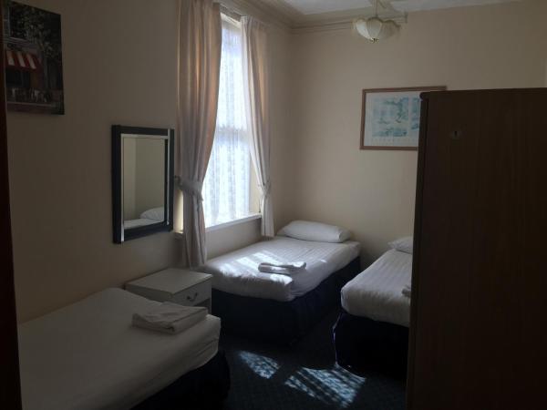The Norwood Hotel For Groups-The Party Weekender! : photo 6 de la chambre chambre triple