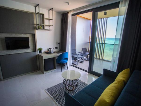 Royaluxs Hotel Plaza : photo 10 de la chambre suite avec piscine privée