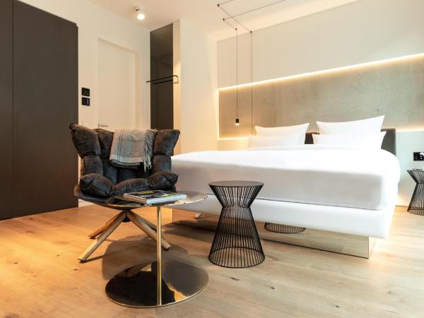 KPM Hotel & Residences : photo 10 de la chambre chambre deluxe avec balcon/terrasse