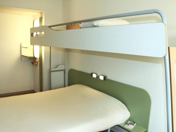 ibis budget Castelnaudary - A61 : photo 4 de la chambre chambre triple