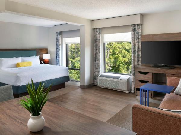 Hampton Inn Northwood : photo 1 de la chambre suite junior lit king-size avec canapé-lit – non-fumeurs